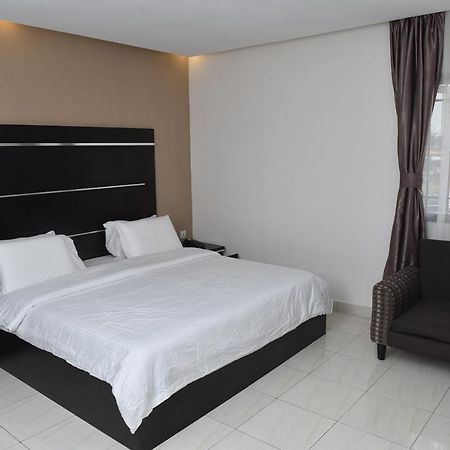 Urban Metro Inn Lagos Buitenkant foto